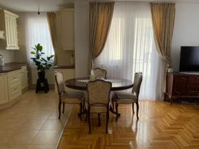 Central Luxury Apartment